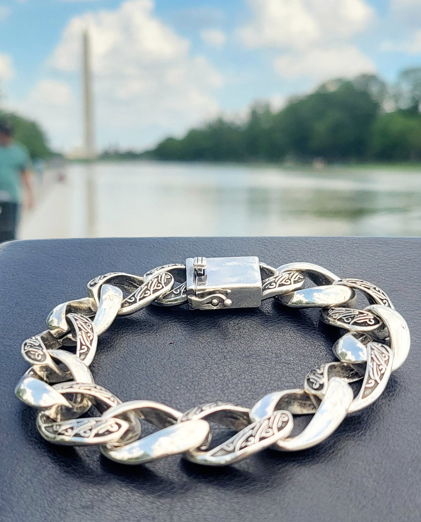 Bold Curb Chain Bracelet – Engraved Tribal Pattern, Polished Silver Finish